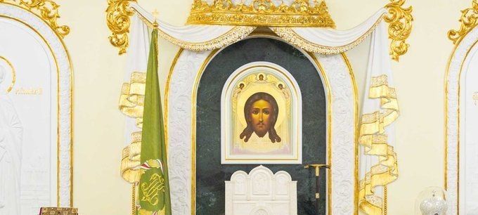 Зачем изображают храмы без крестов?