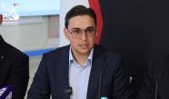 Молодые люди активно работают в качестве наблюдателей